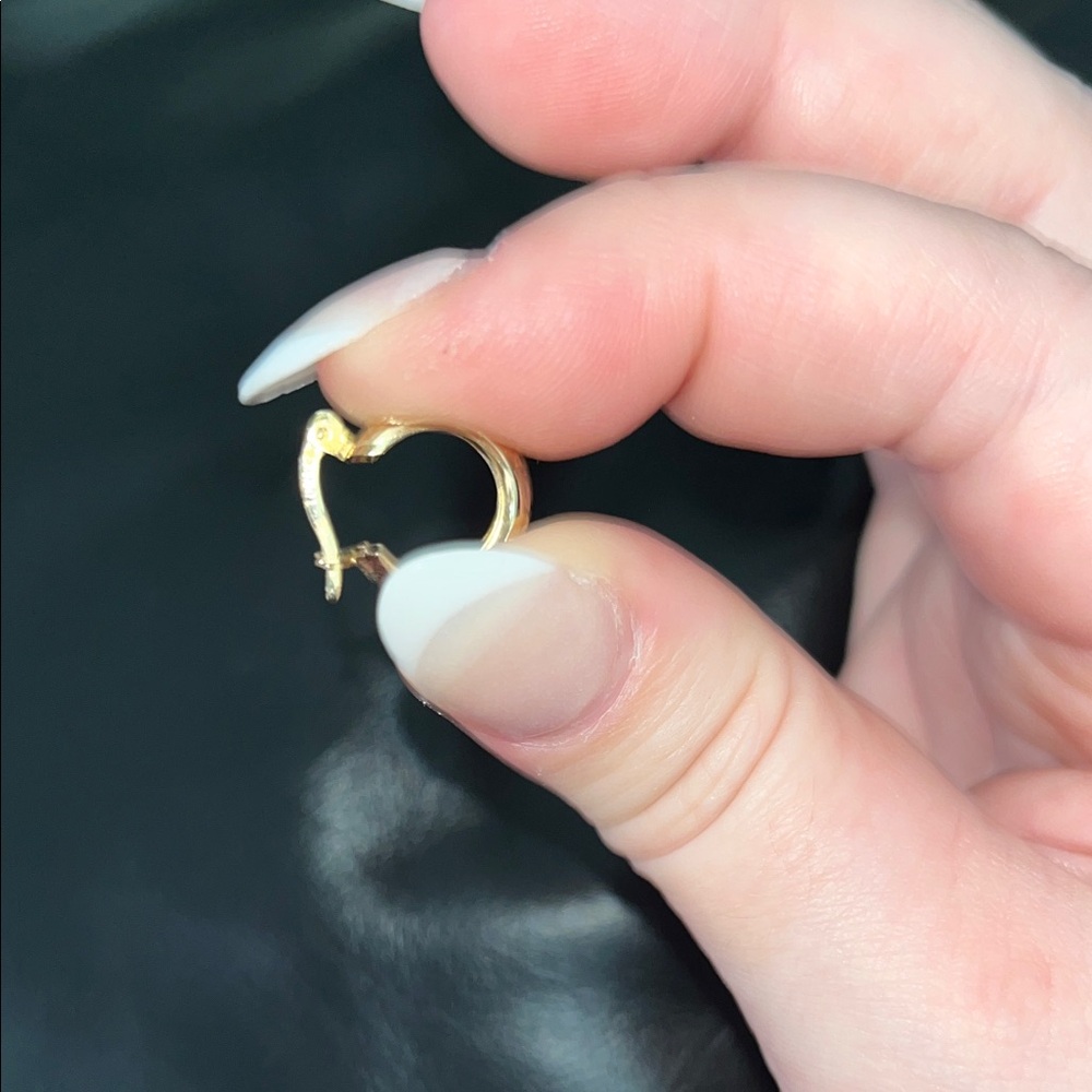 Elegant 14k Gold Small Hoop Earrings - Picture 3 of 7